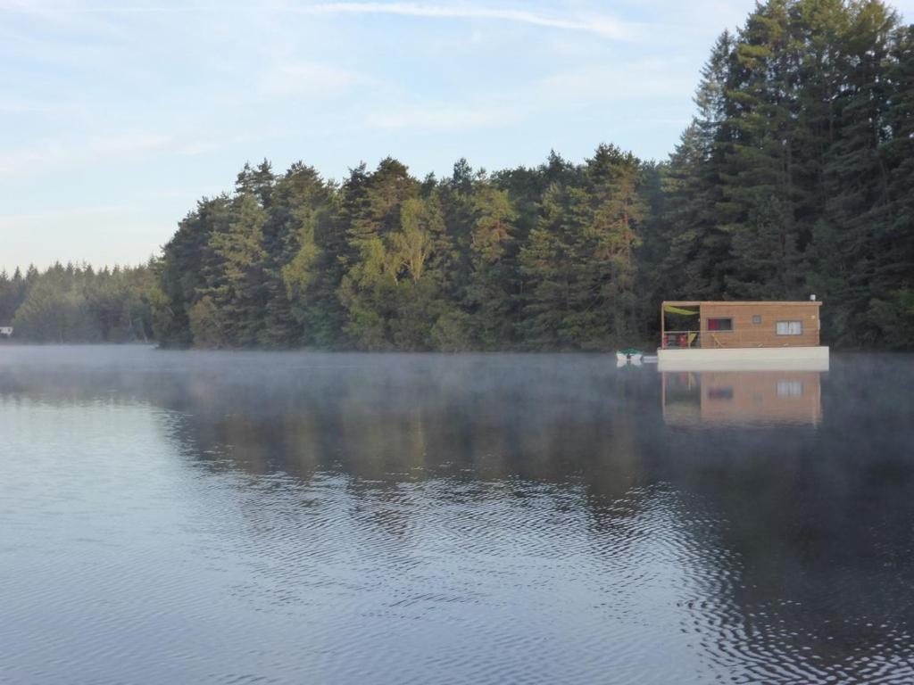 Отель Domaine Des Etangs De Taysse Espagnac Экстерьер фото