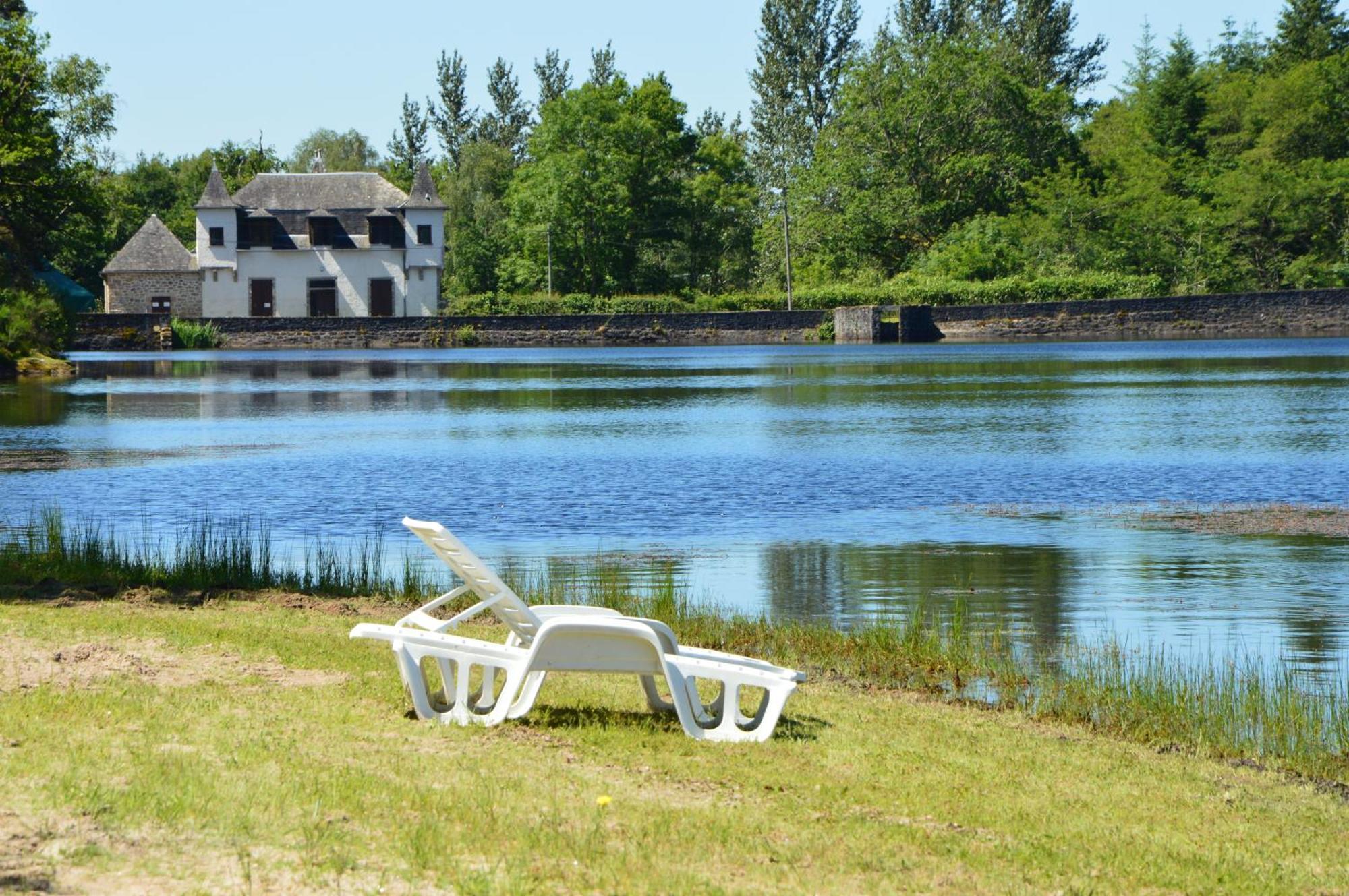 Отель Domaine Des Etangs De Taysse Espagnac Экстерьер фото
